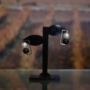 Pendientes bolas - blanco y negro